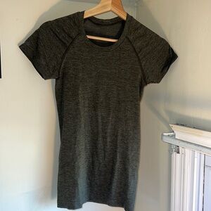 Swiftly Tech Short-Sleeve Shirt